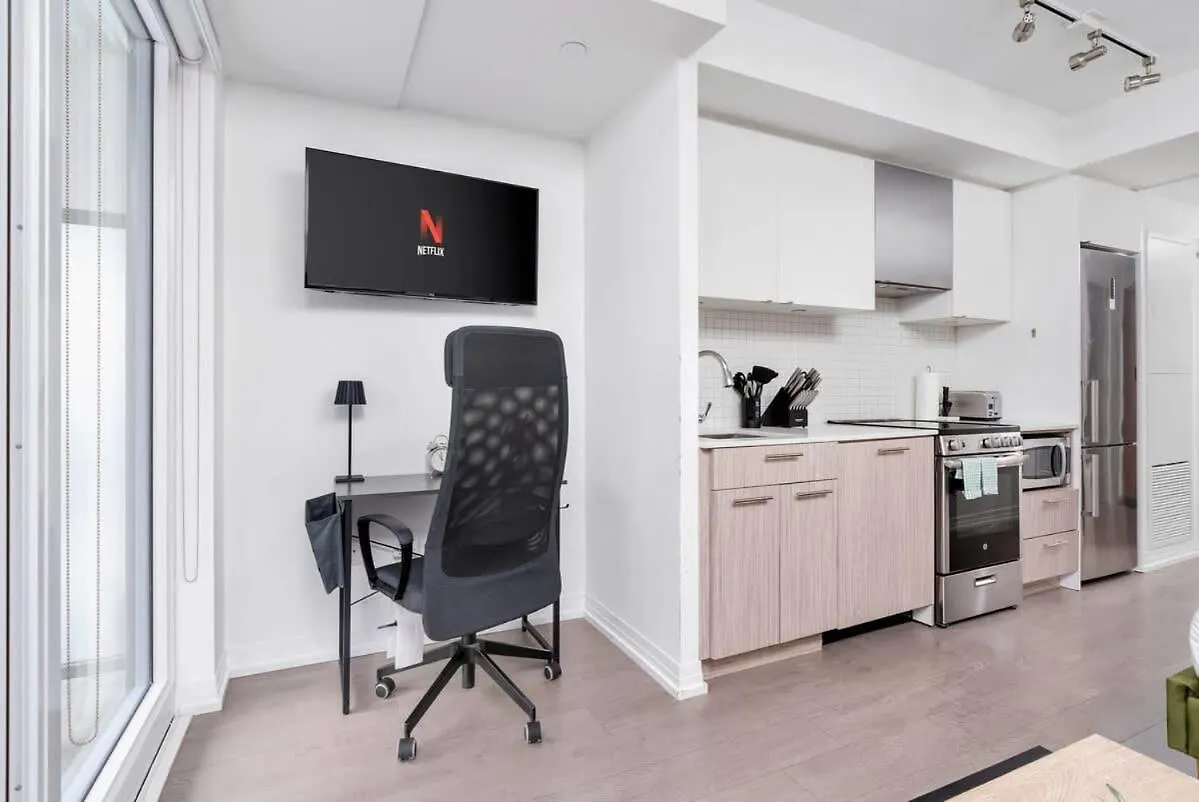 Apartment Studio Condo Near City Centre Toronto