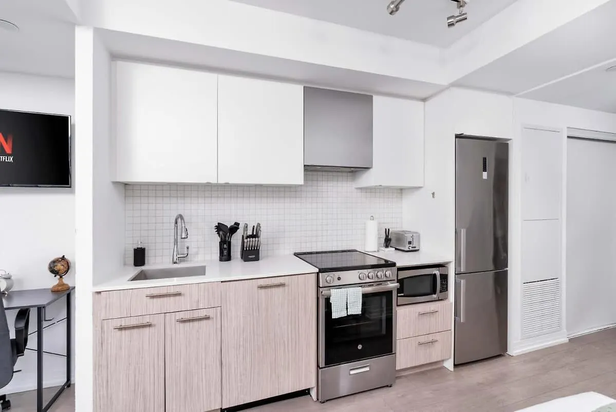 Studio Condo Near City Centre Toronto