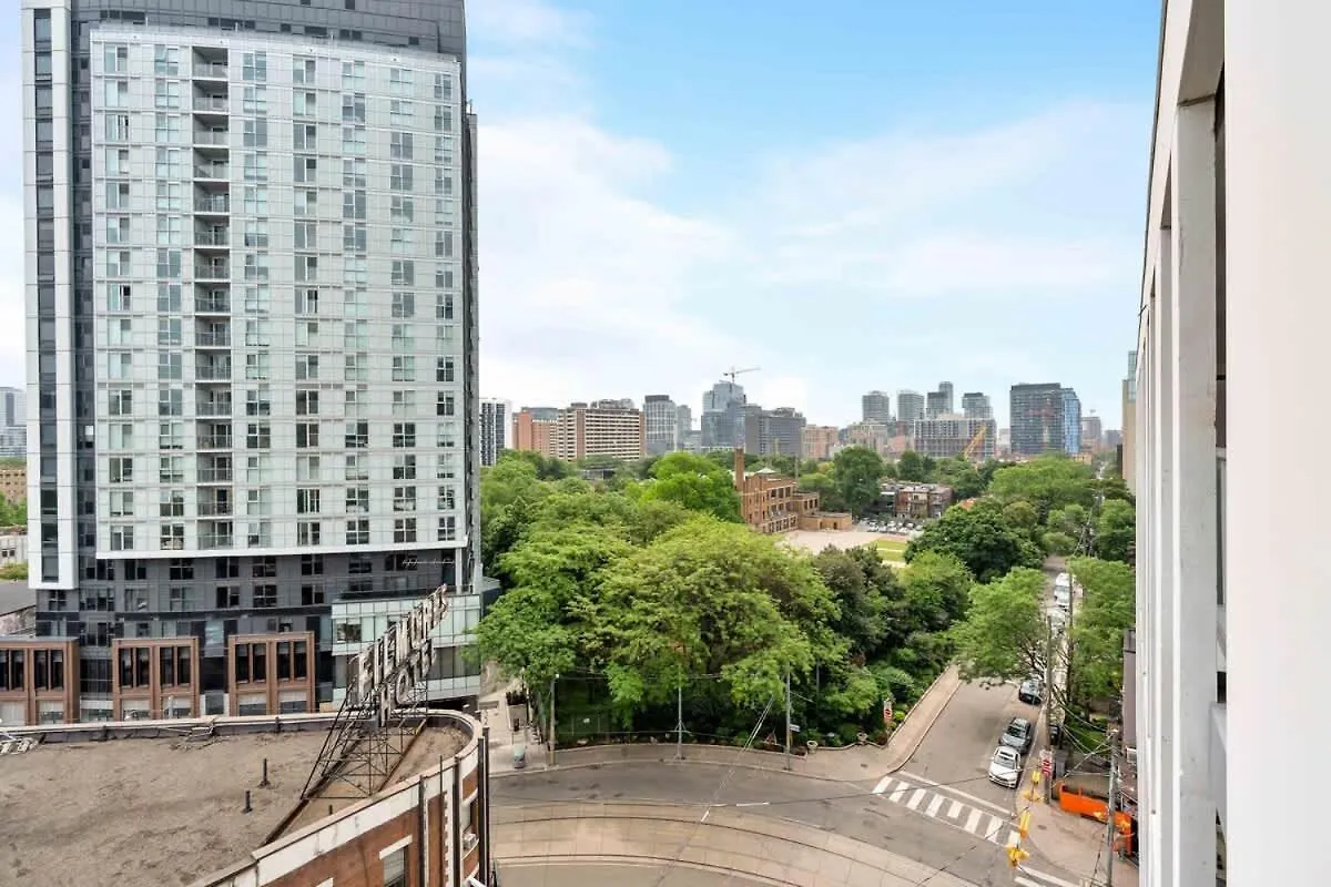 Apartment Studio Condo Near City Centre Toronto