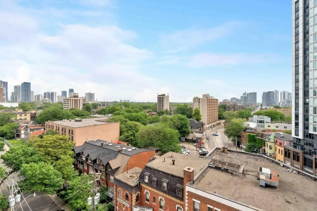 Studio Condo Near City Centre Toronto 0*,