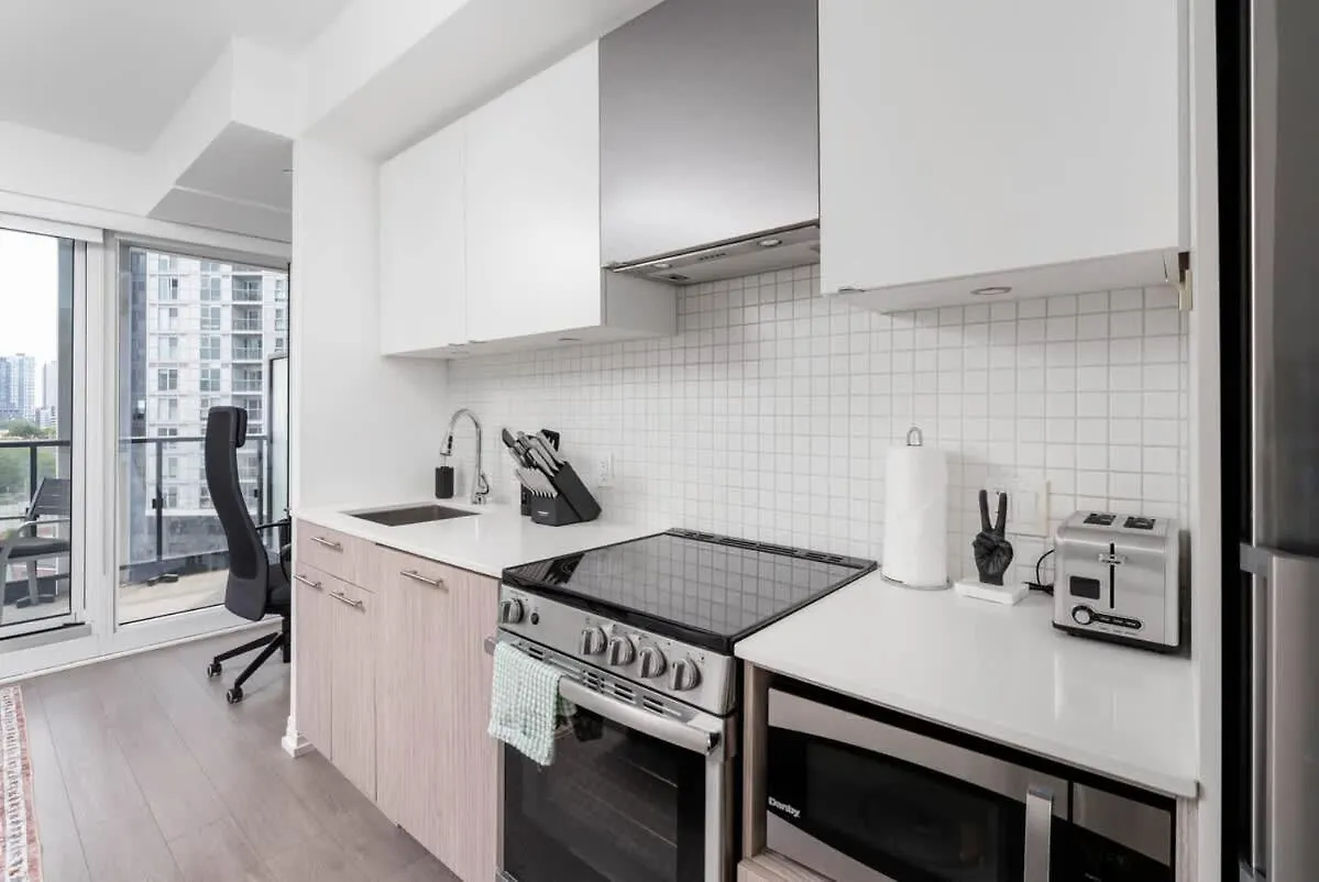 Studio Condo Near City Centre Toronto Apartment