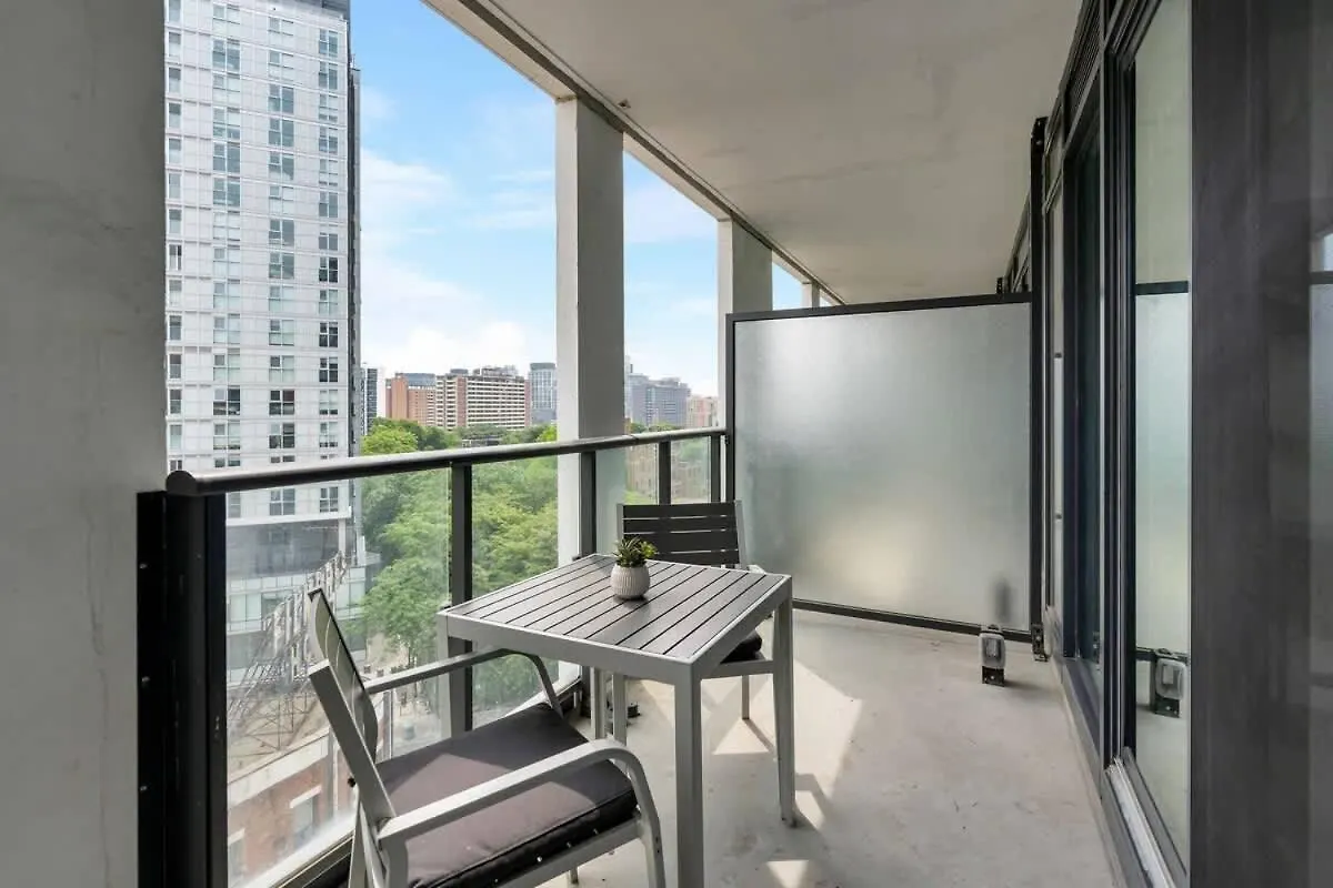 Studio Condo Near City Centre Toronto Apartmán