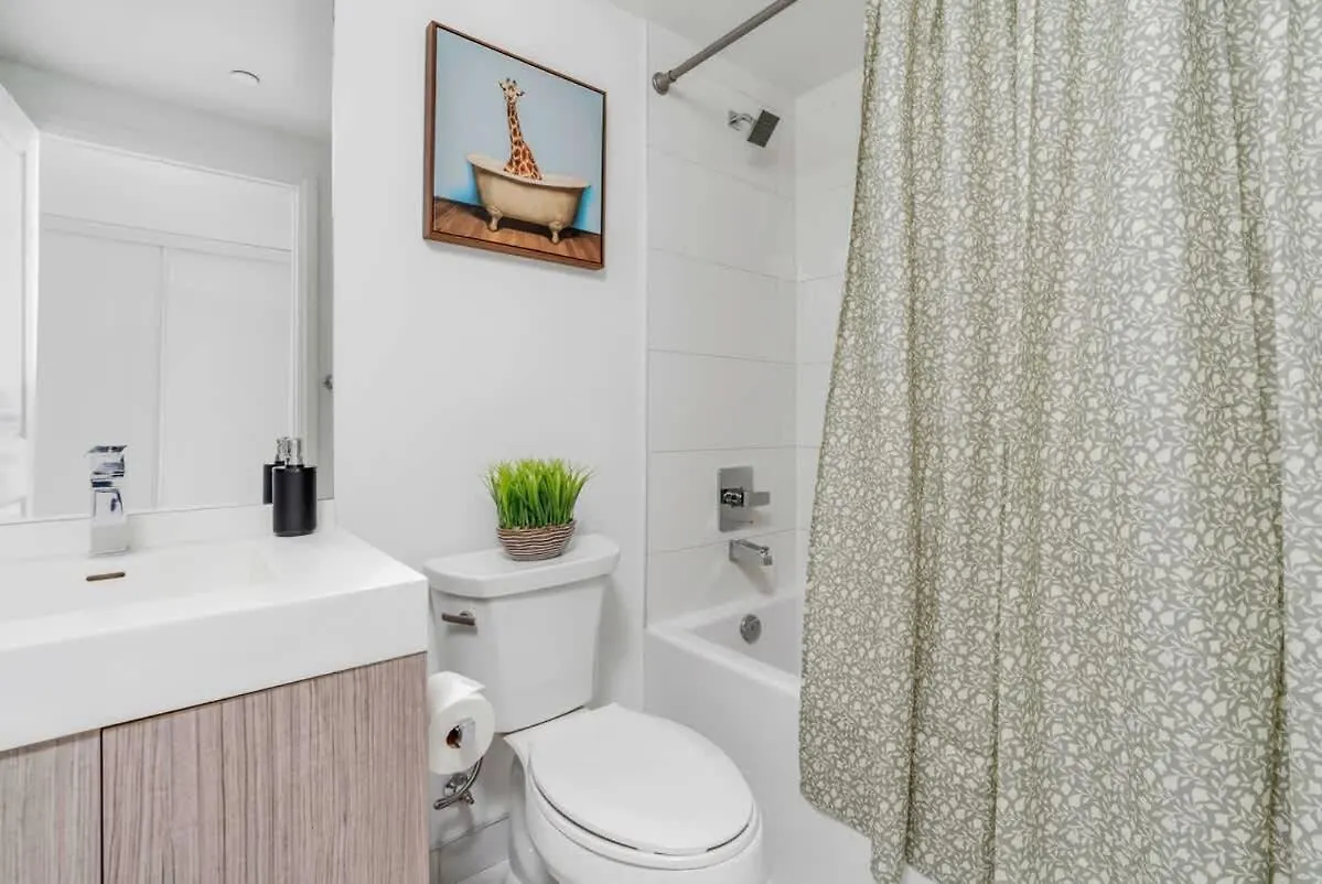 Studio Condo Near City Centre Toronto Apartmán